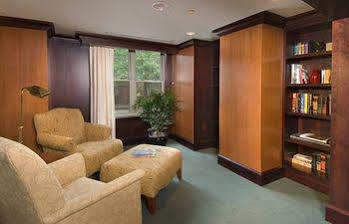 Weichert Suites At Andover House * Washington