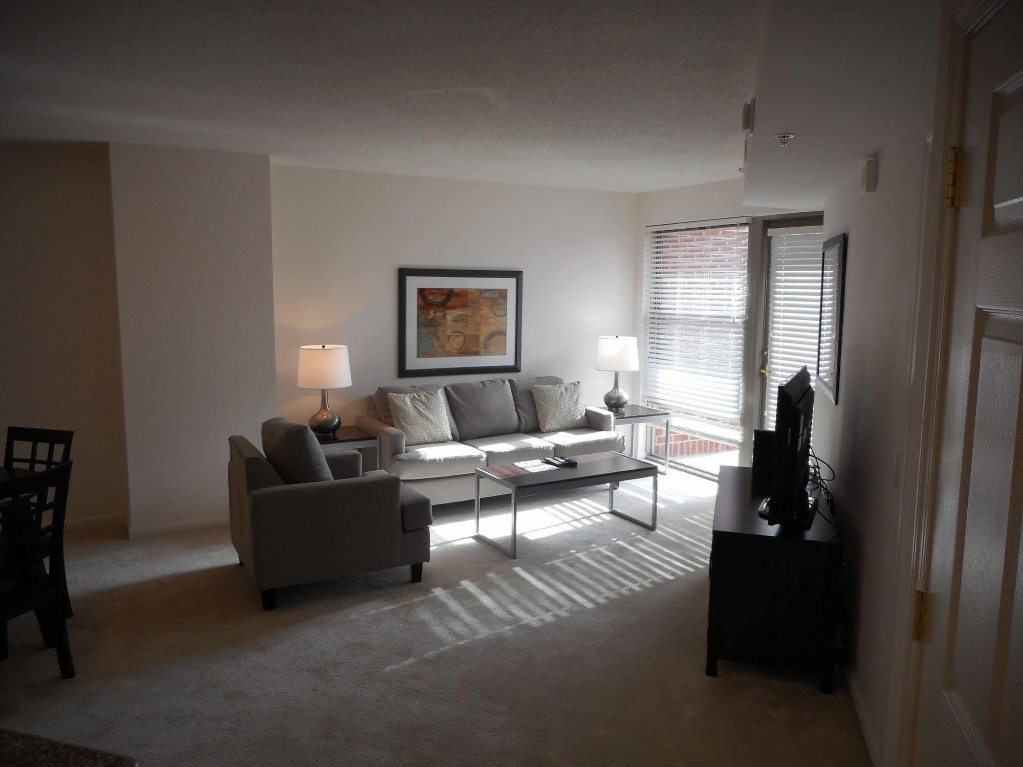 Weichert Suites At Andover House *
